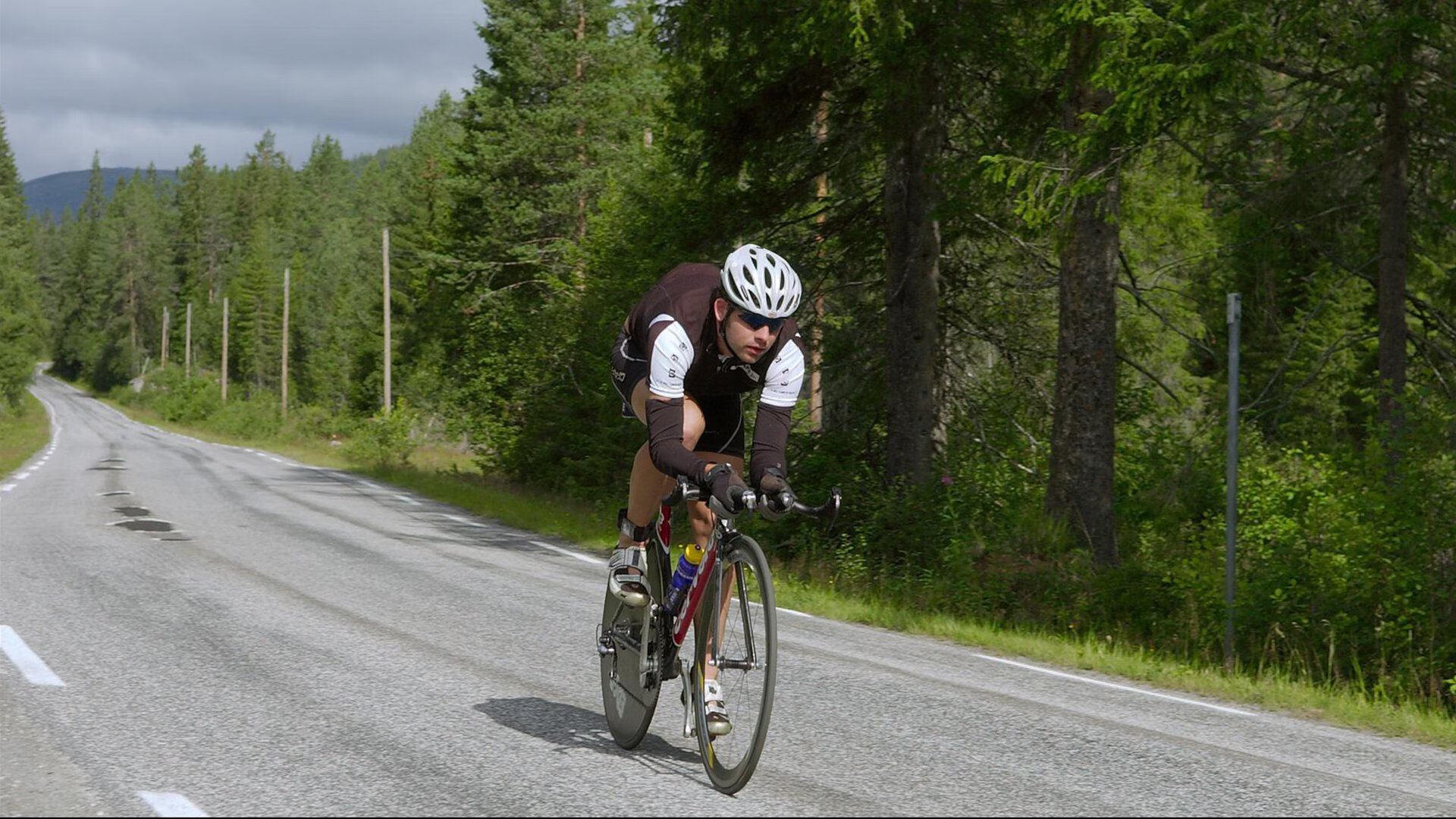 “尼古拉斯·桑特基的强硬进攻和精准脚法,助力阿根廷美洲狮队强势崛起”