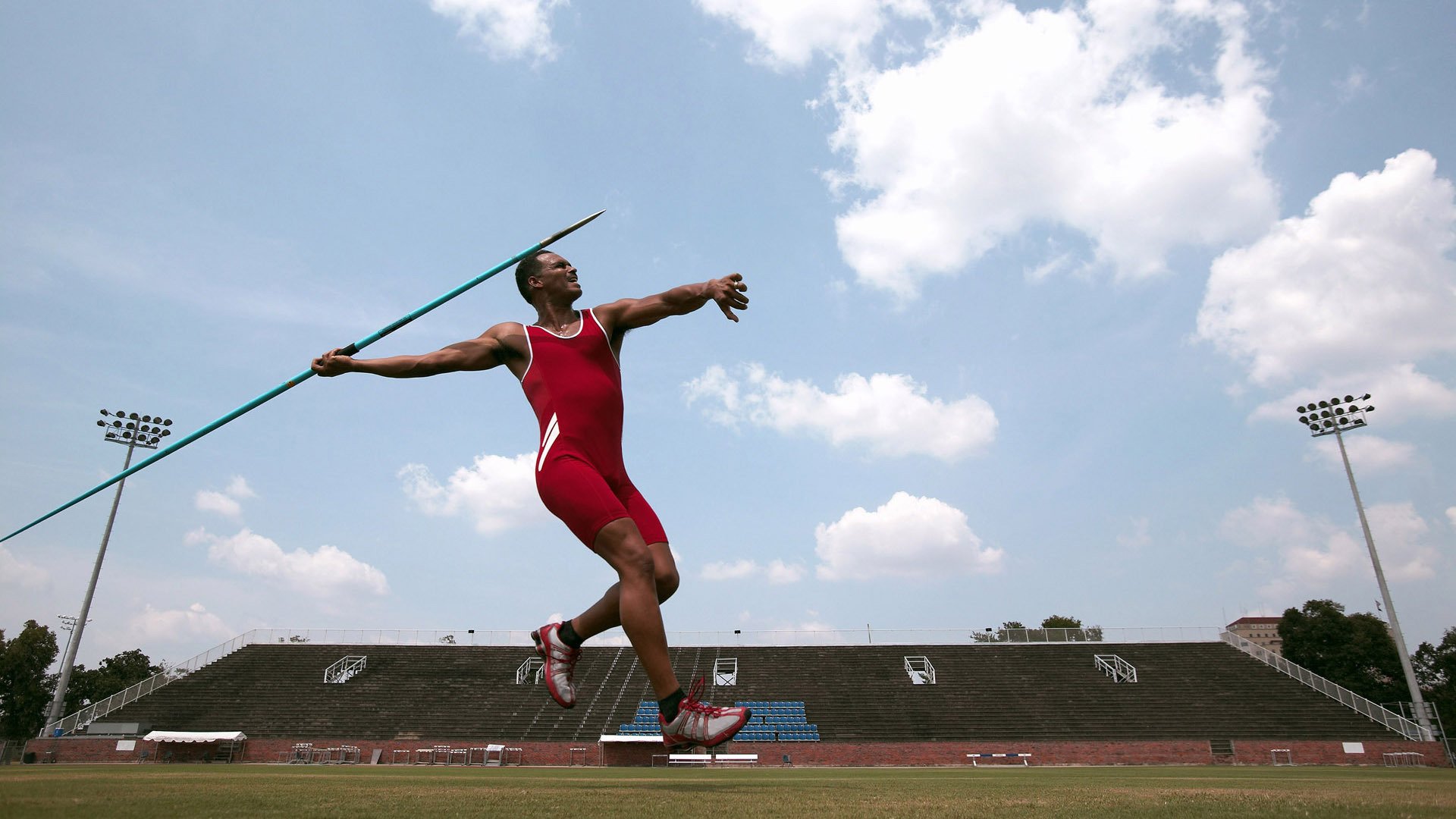 体育装备生产企业加快绿色制造转型，体育装备上市公司